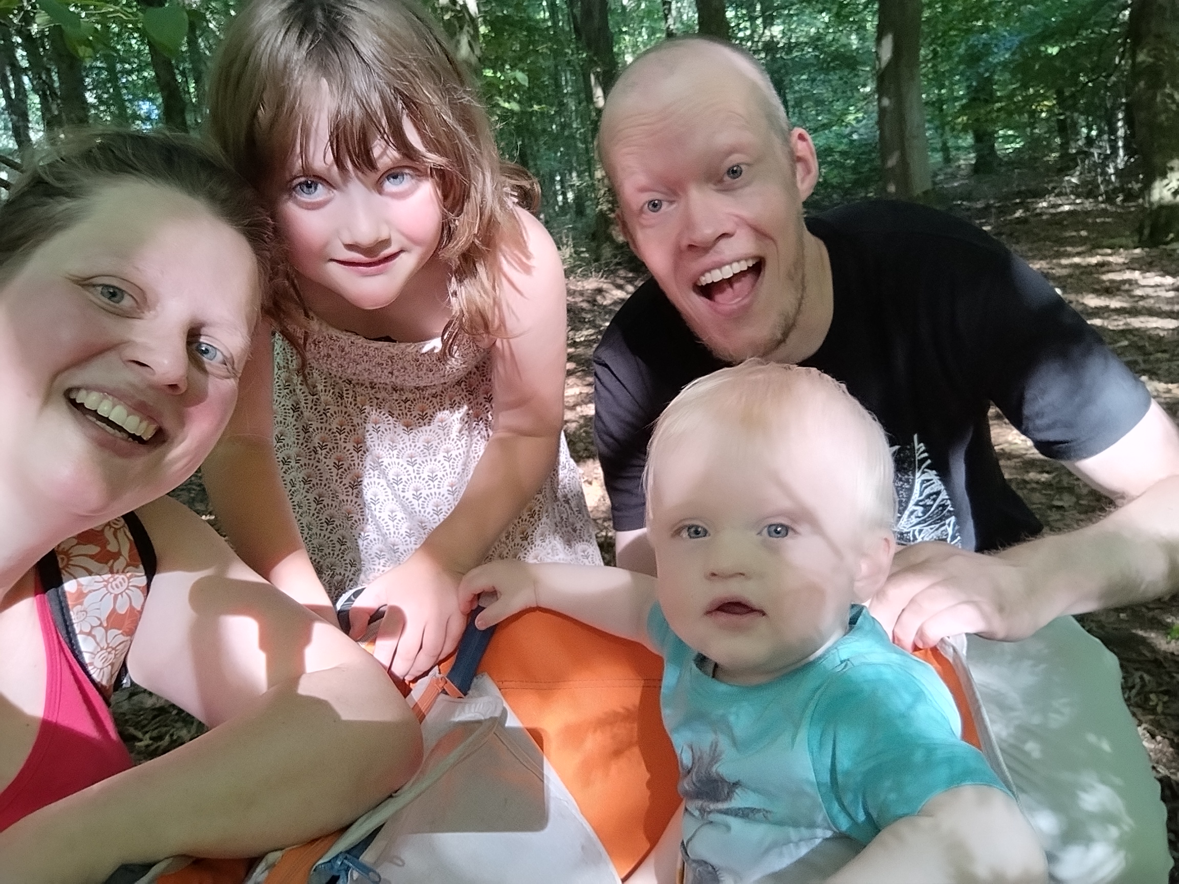 Samen terugblikken op het afgelopen jaar: wat hebben we bereikt, welke samenwerkingen zijn ontstaan en wat nemen we mee naar de toekomst? Zo’n twintig professionals en aanbieders waren dinsdagavond 28 oktober aanwezig bij de inspirerende bijeenkomst die het projectteam van Abby D. Zwolle organiseerde in Wijkcentrum Holtenbroek.